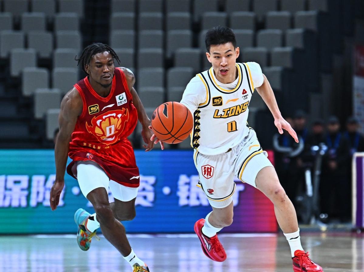 英雄联盟-包含今夜德国杯焦点战，广厦男篮防线松动，压力陡增，医务组通报恢复的词条